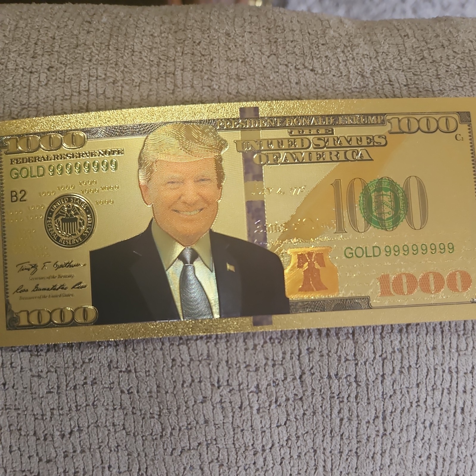 20 Gold Foil Trump 1000 Dollar Bills – MAGA Campaign