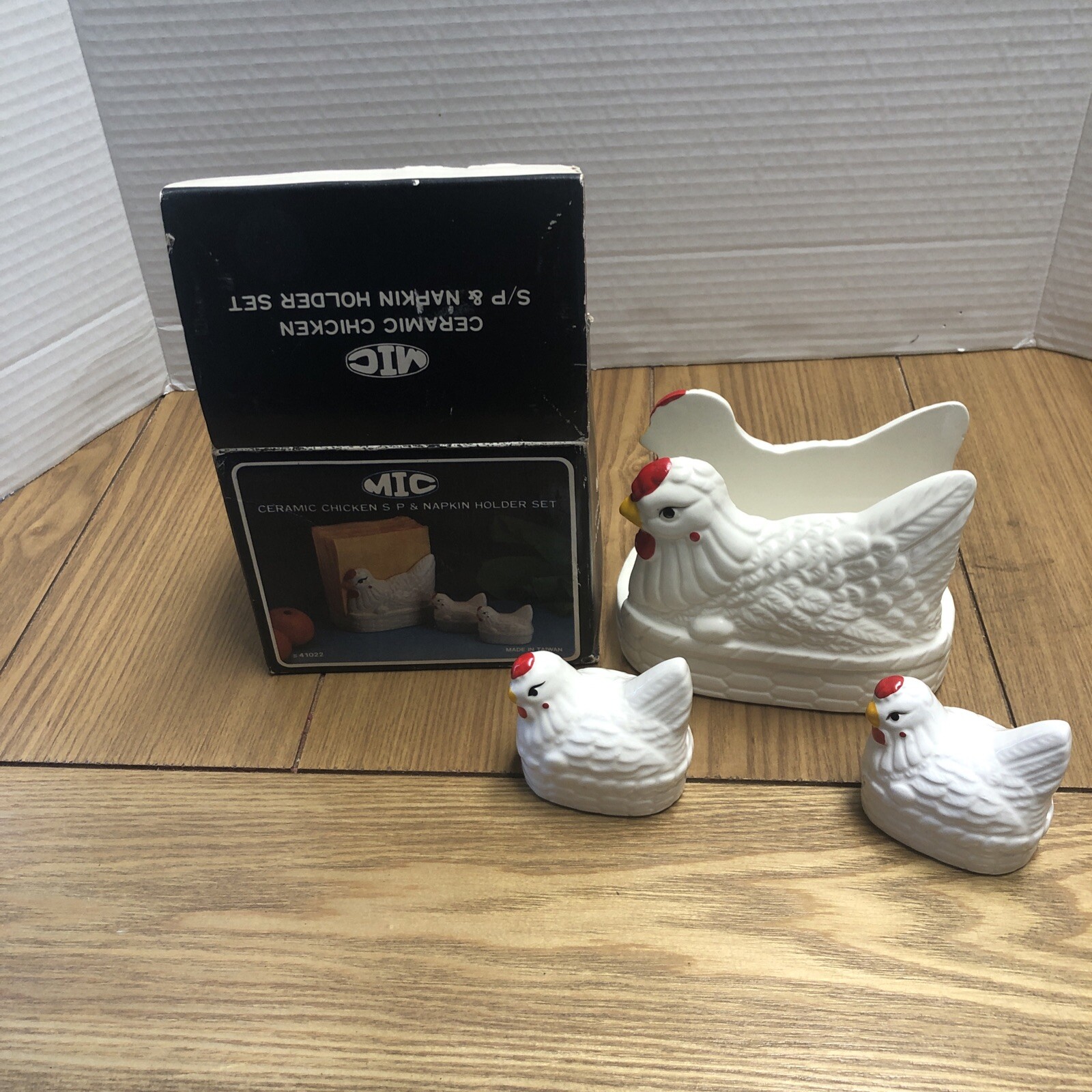 Vintage MIC Chicken Napkin Holder With Matching Salt & Pepper Shakers Ceramic