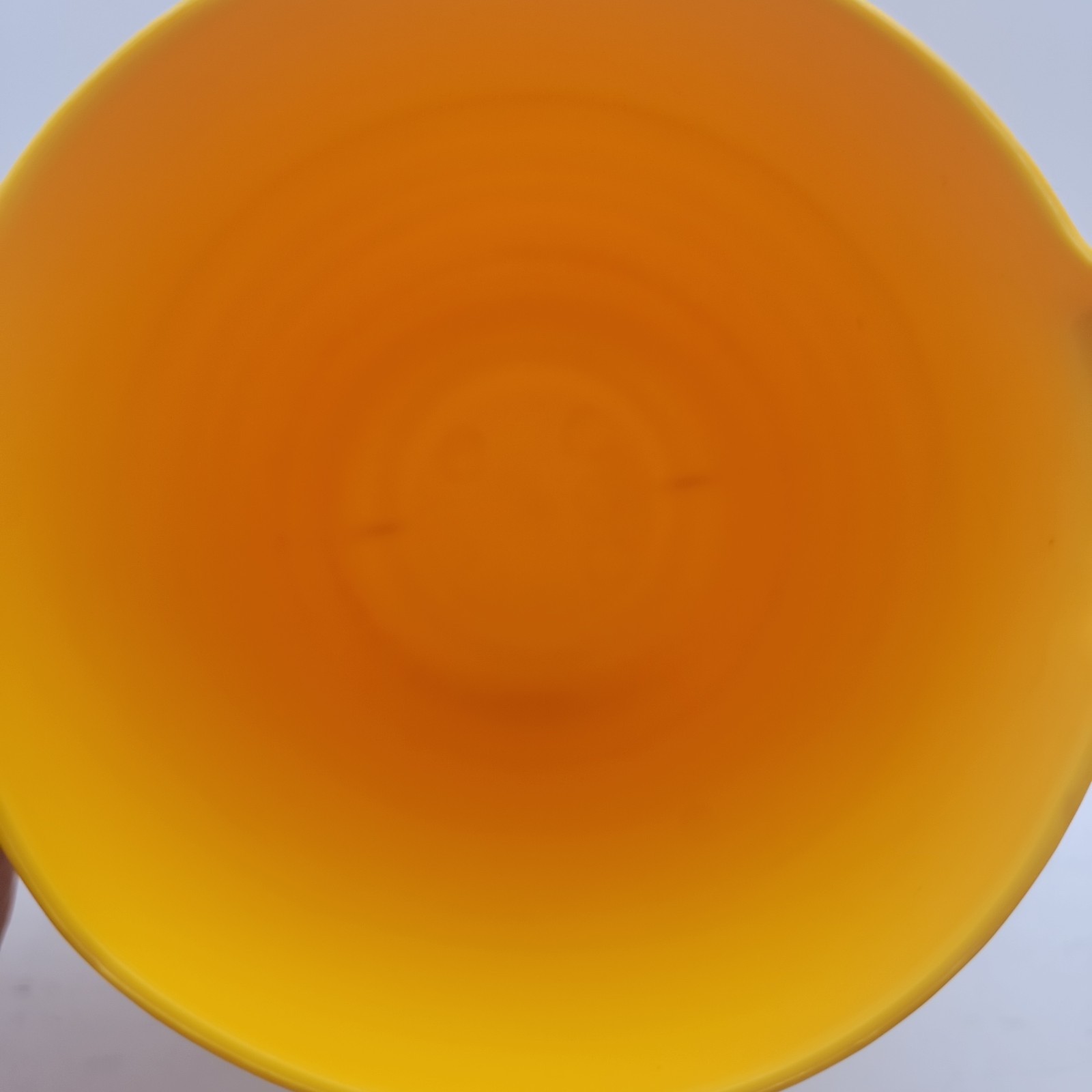 Vintage Rubbermaid Yellow Ribbed 2 QT Pitcher With Lid 2678 Very Nice!
