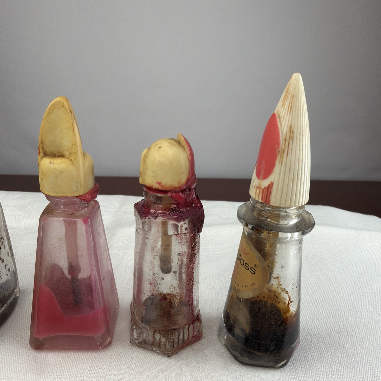 Vintage CUTEX , DURA-GLOSS Nail Polish Bottles , Lot of 5, 1940s – DRIED -AS IS