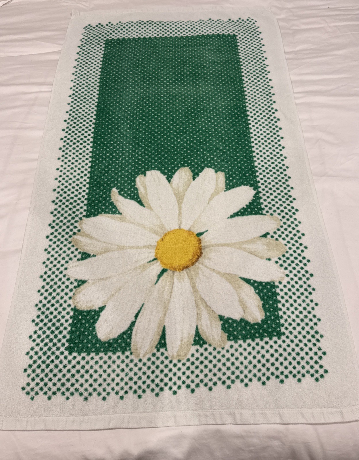 Vintage Fieldcrest Green Dot & Daisy Bath Towel
