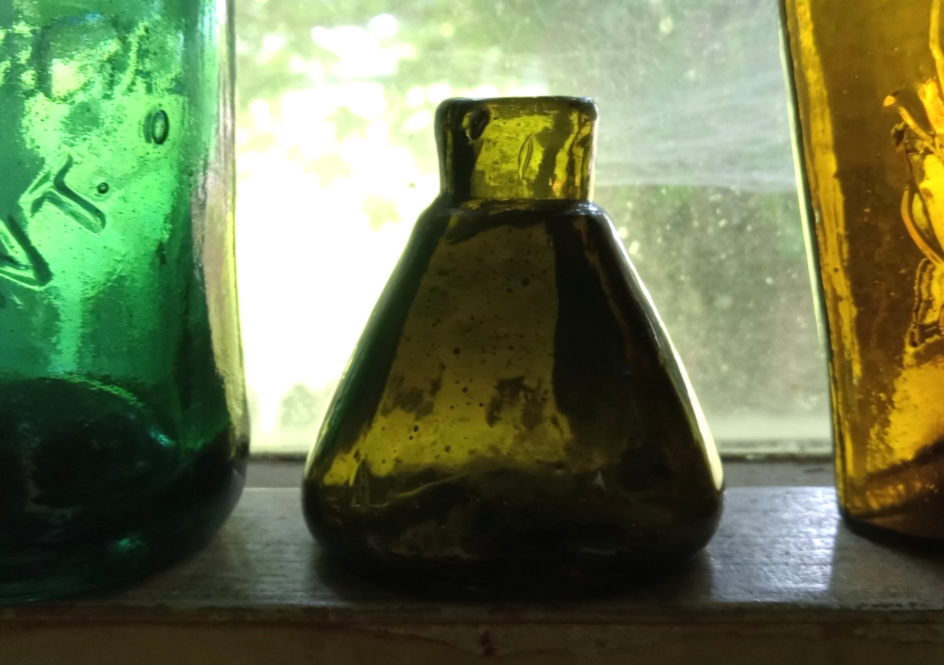 1840s OPEN PONTIL OLIVE GREEN BLACKGLASS NEW ENGLAND CONE INK BOTTLE EMB X BASE
