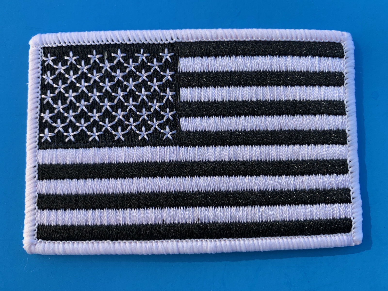 USA AMERICAN FLAG BLACK/WHITE EMBROIDERED PATCH IRON-ON SEW-ON BORDER(3½ x 2¼”)