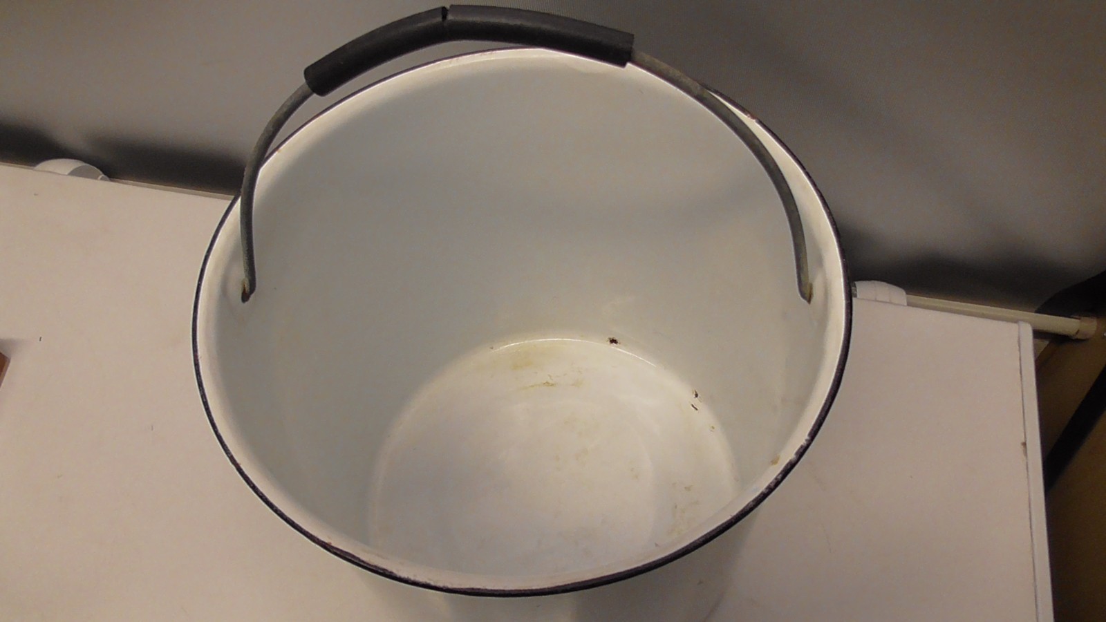 ENAMELWARE WHITE W/BLACK RIM TALL BUCKET W/INSIDE HANDLE SLOP PAIL FARMHOUSE