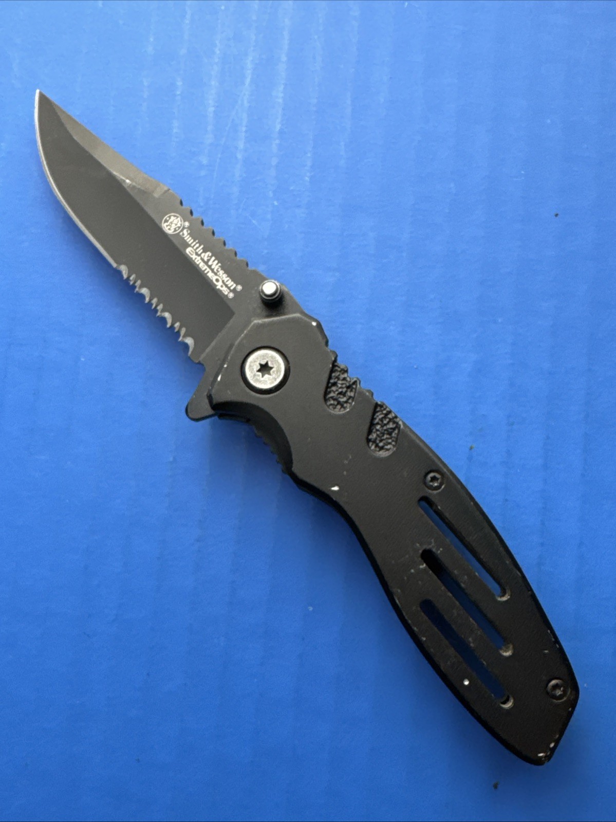 Smith & Wesson SWA24S Extreme Ops Clip Point Liner Lock Folding Pocket Knife