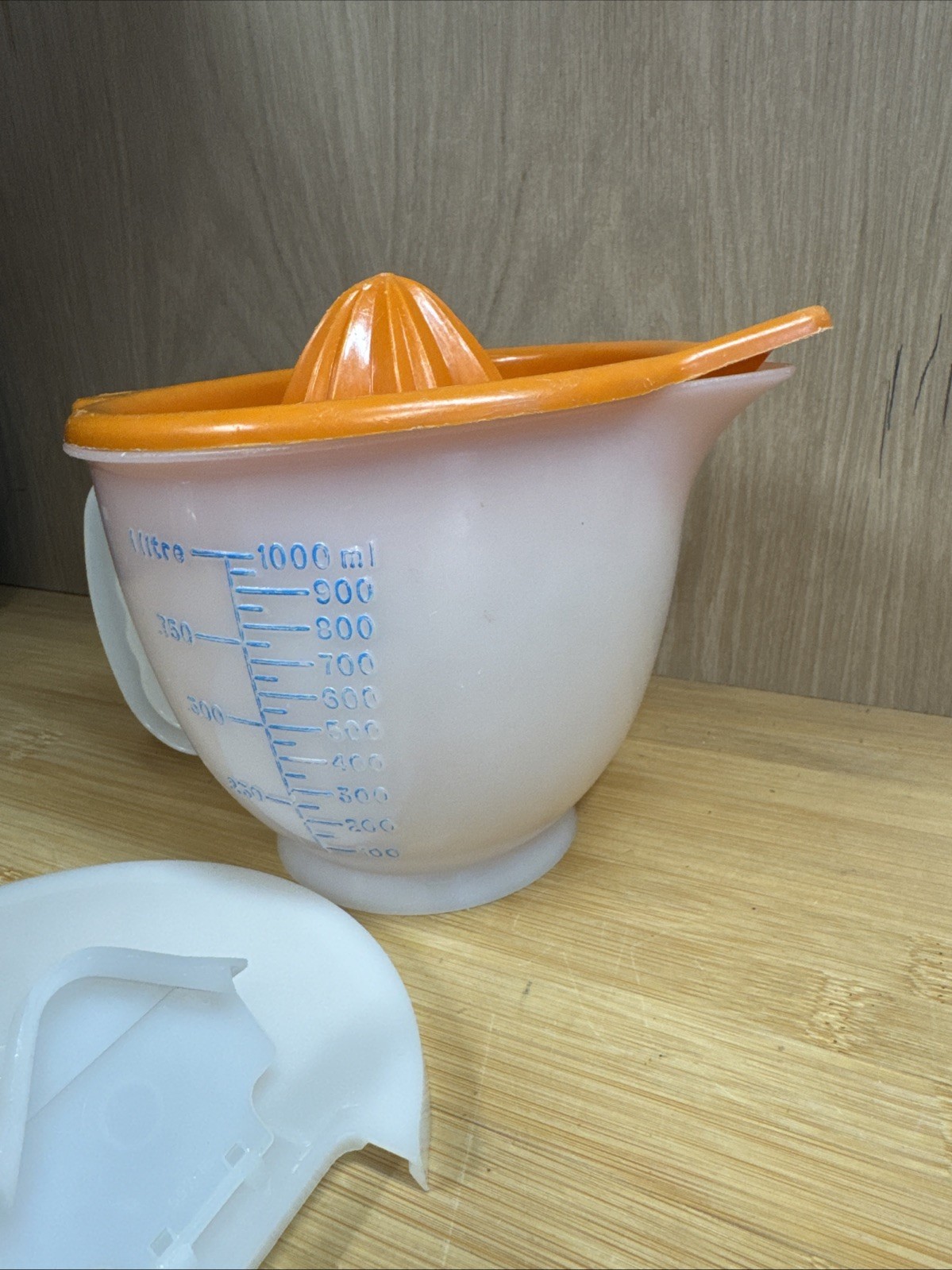Vtg Tupperware 4 Cup 1 Liter Measuring Mix Store Pitcher 1288 W/Lid+ Juicer