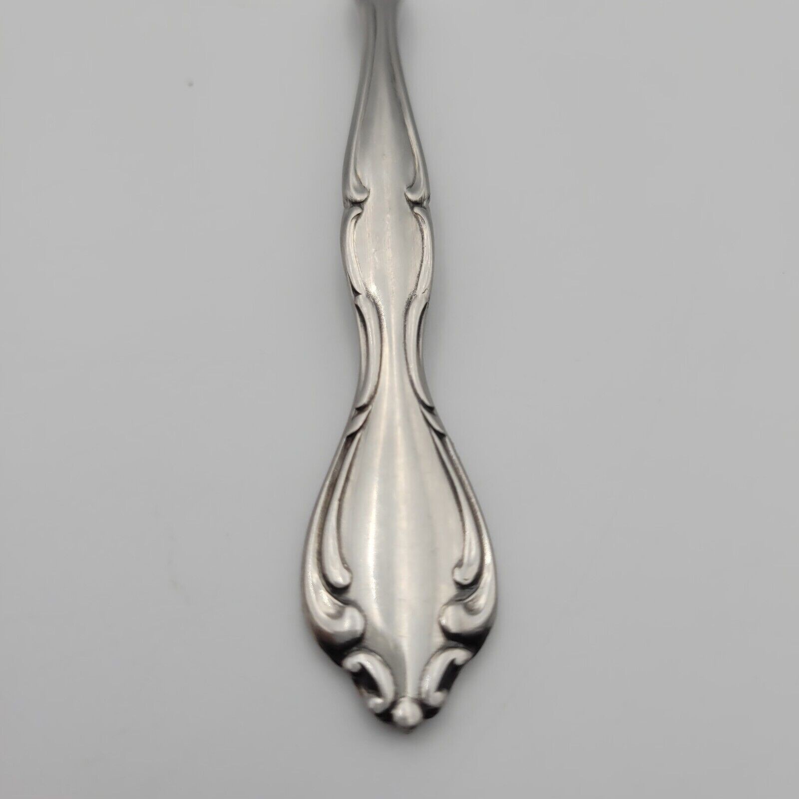 Oneida Cantata Butter Knife STAINLESS GLOSSY Scroll Outline Retired 6 3/8”