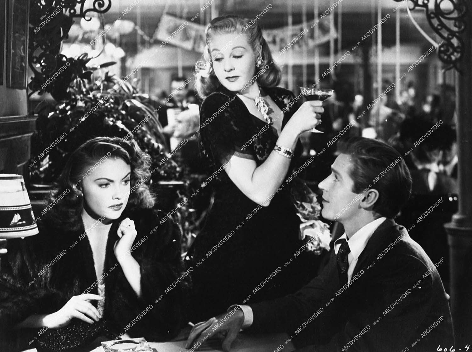 [ Vivian Vance, Joan Leslie, Richard Basehart film Repeat Performance – 5404-004