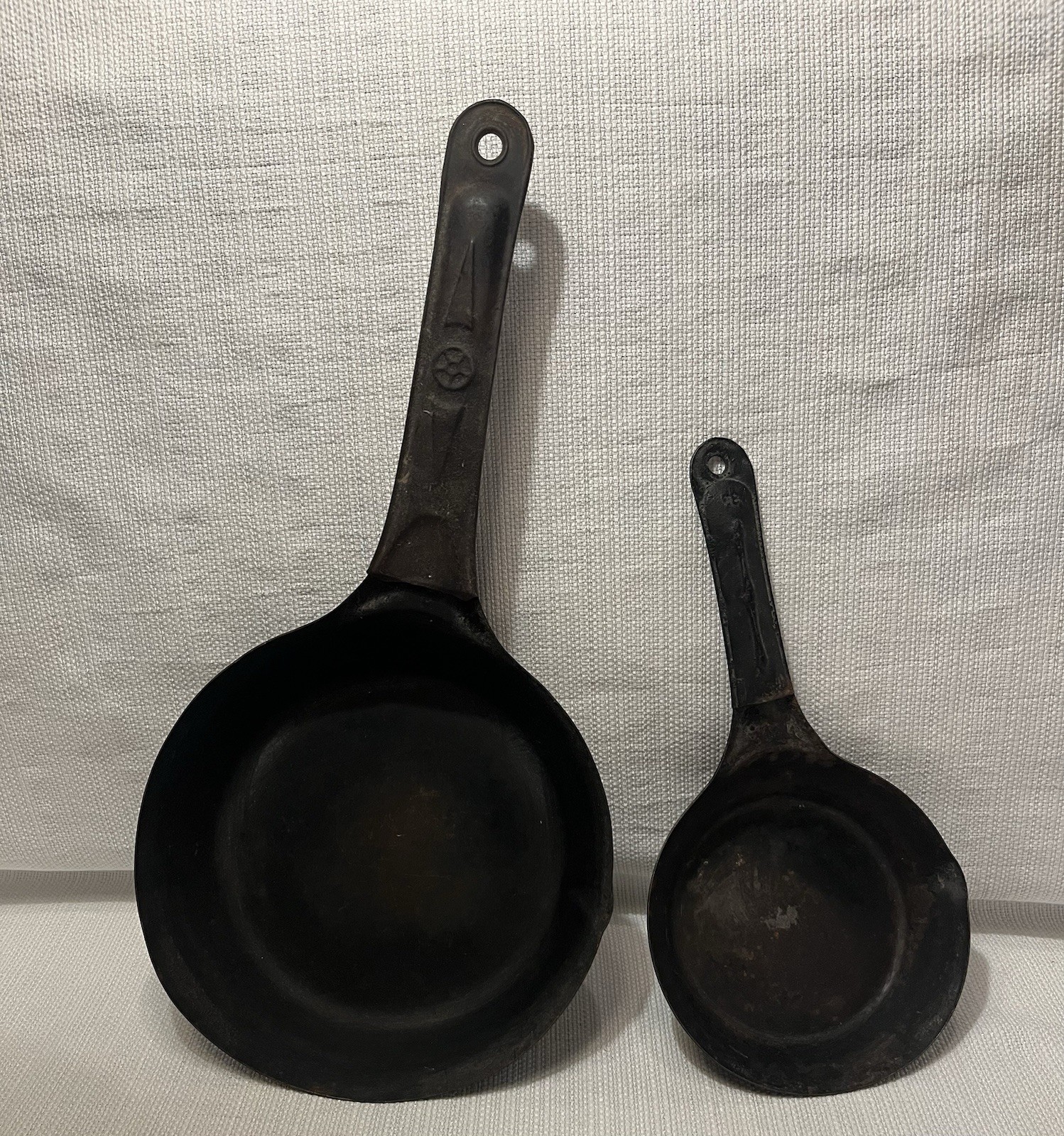 Vintage Mix Lot Of 2 Metal Cold Handle Cowboy Pan Camping Skillets 8.5” & 6”
