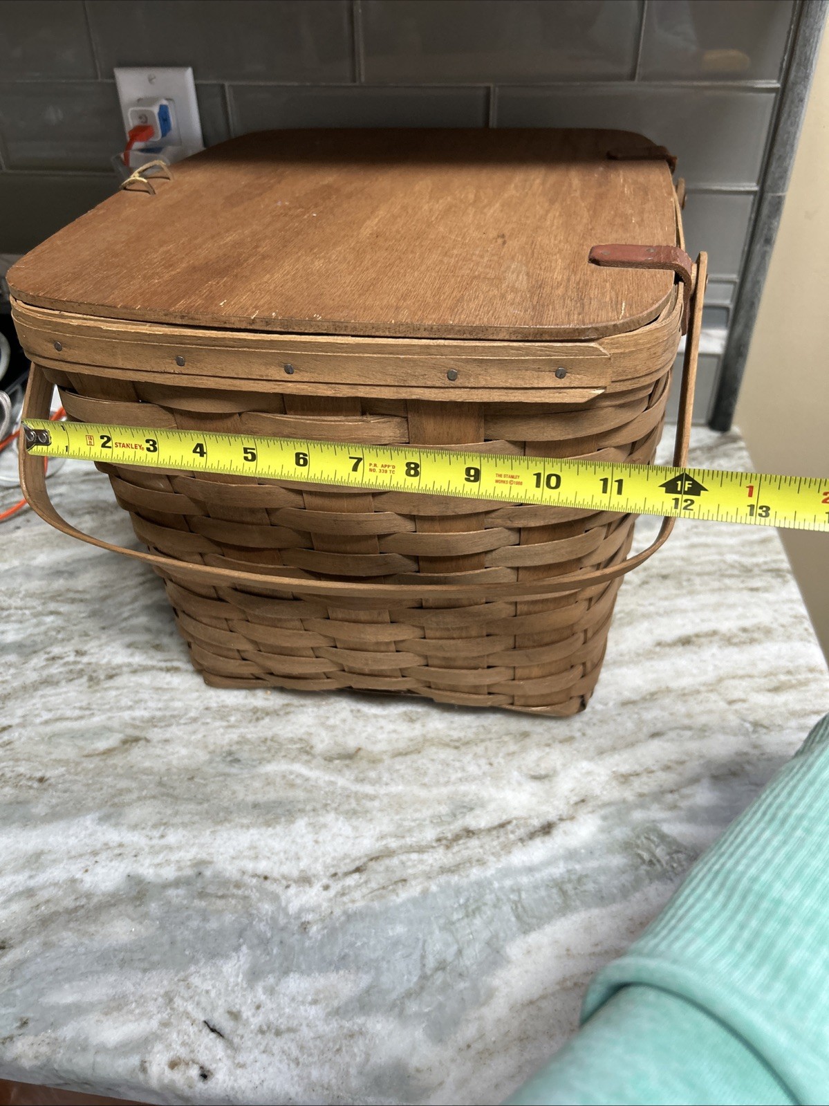 1993 Signed, Handwoven, Large Longaberger Picnic Basket W/riser 17x14x12