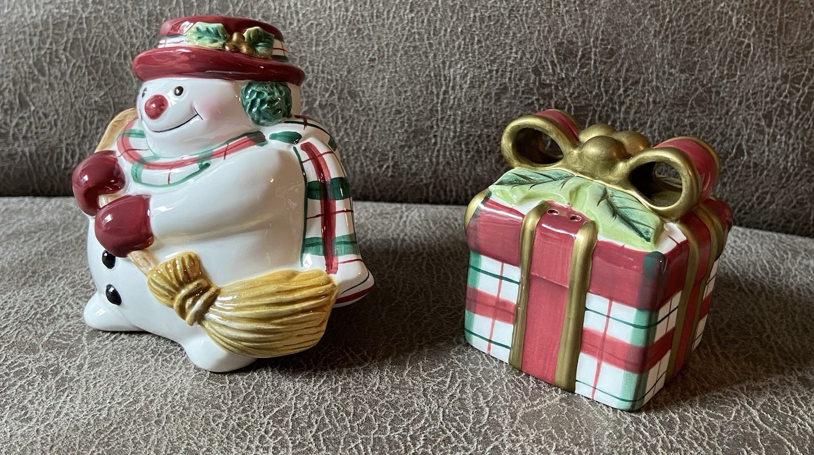 2000 Fitz and Floyd Christmas Plaid Salt Pepper Set 2063/127 Snowman/Present