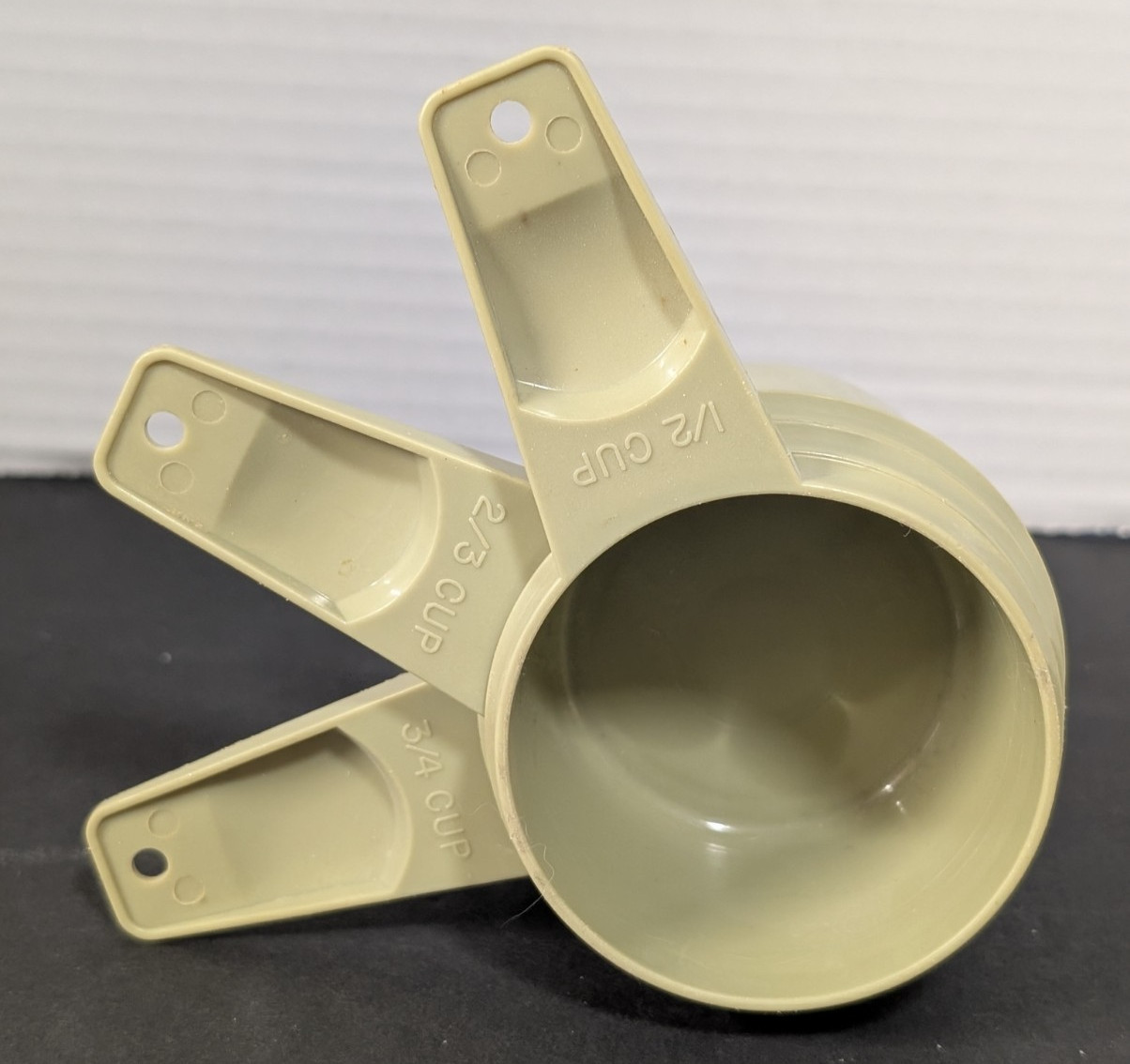 Tupperware Avocado Measuring cups 3/4 cup, 2/3 cup, & 1/2 cup Not a complete set