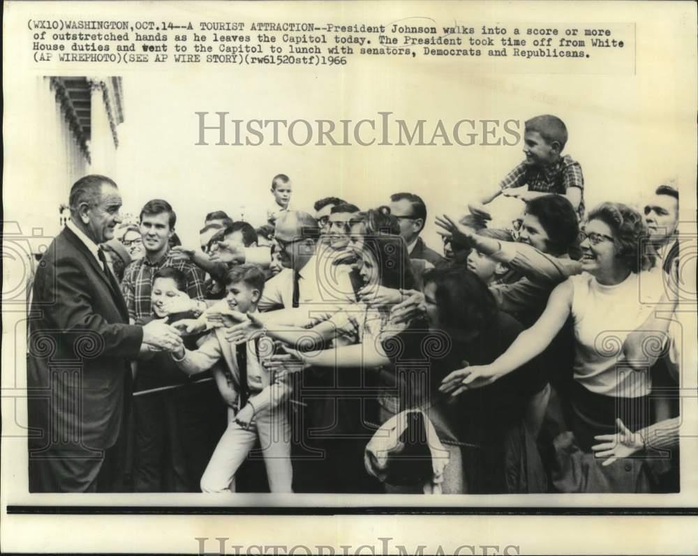 1966 Press Photo President Johnson greets crowd as he leaves the Capitol
