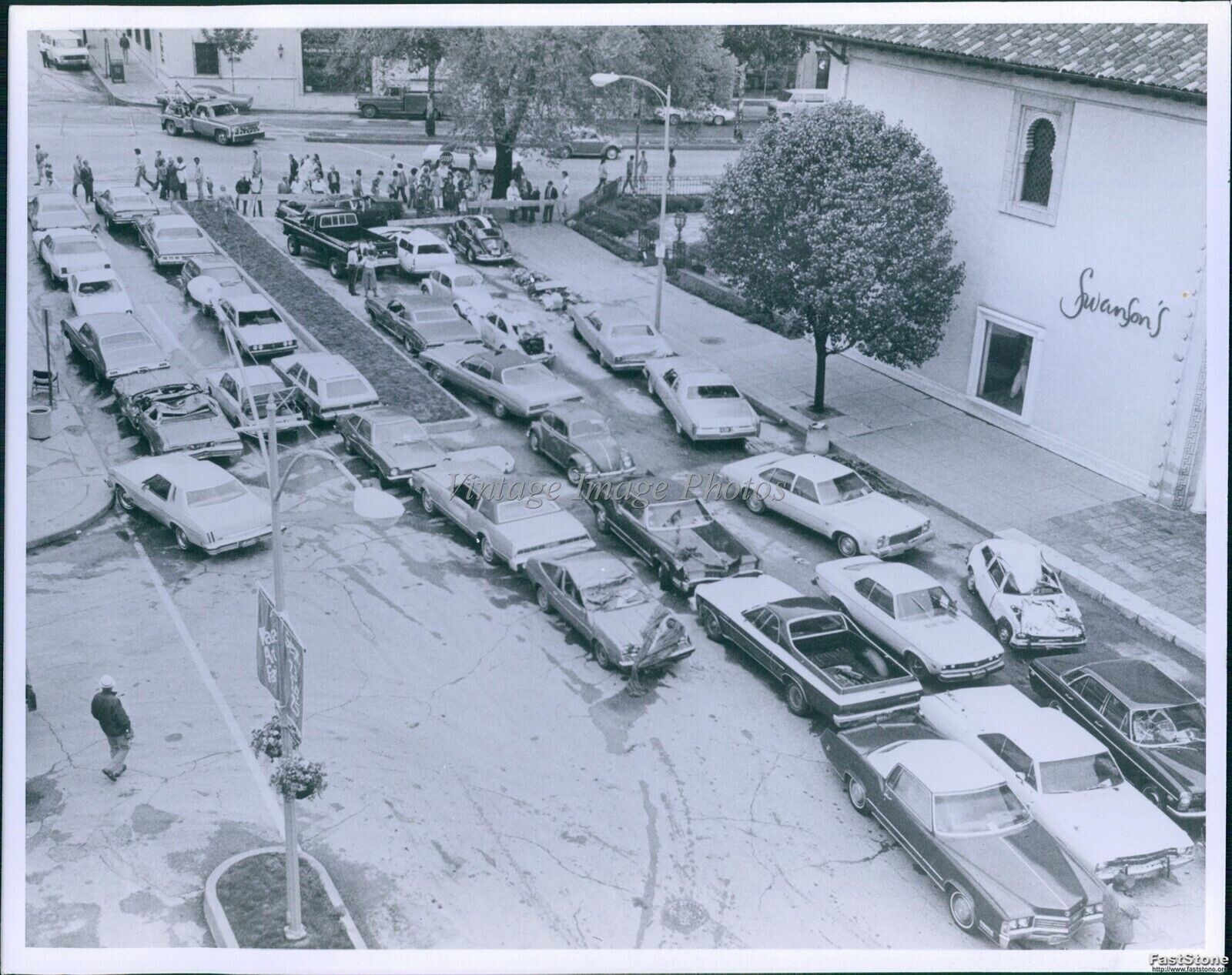 1977 Kansas City Flood Cars Wrecked Street Backed Up Historic Press Photo 8×10
