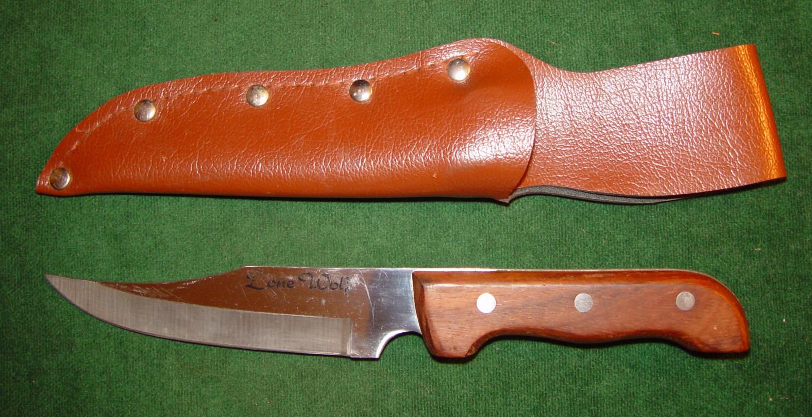 Vintage LONE WOLF Made in Japan 10 1/2″ Hunting Knife Wood Grip