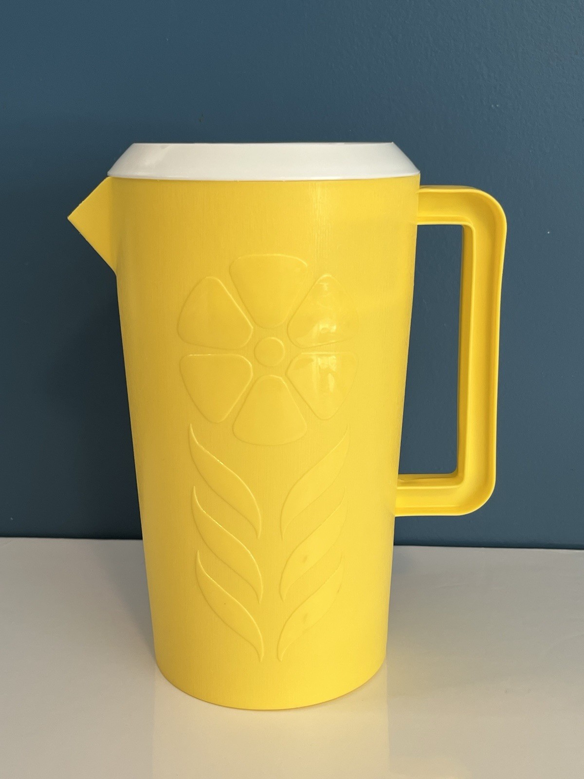 Vintage Sterilite 70’s Plastic Drink Pitcher Yellow Retro Kitchen Floral 2 Quart