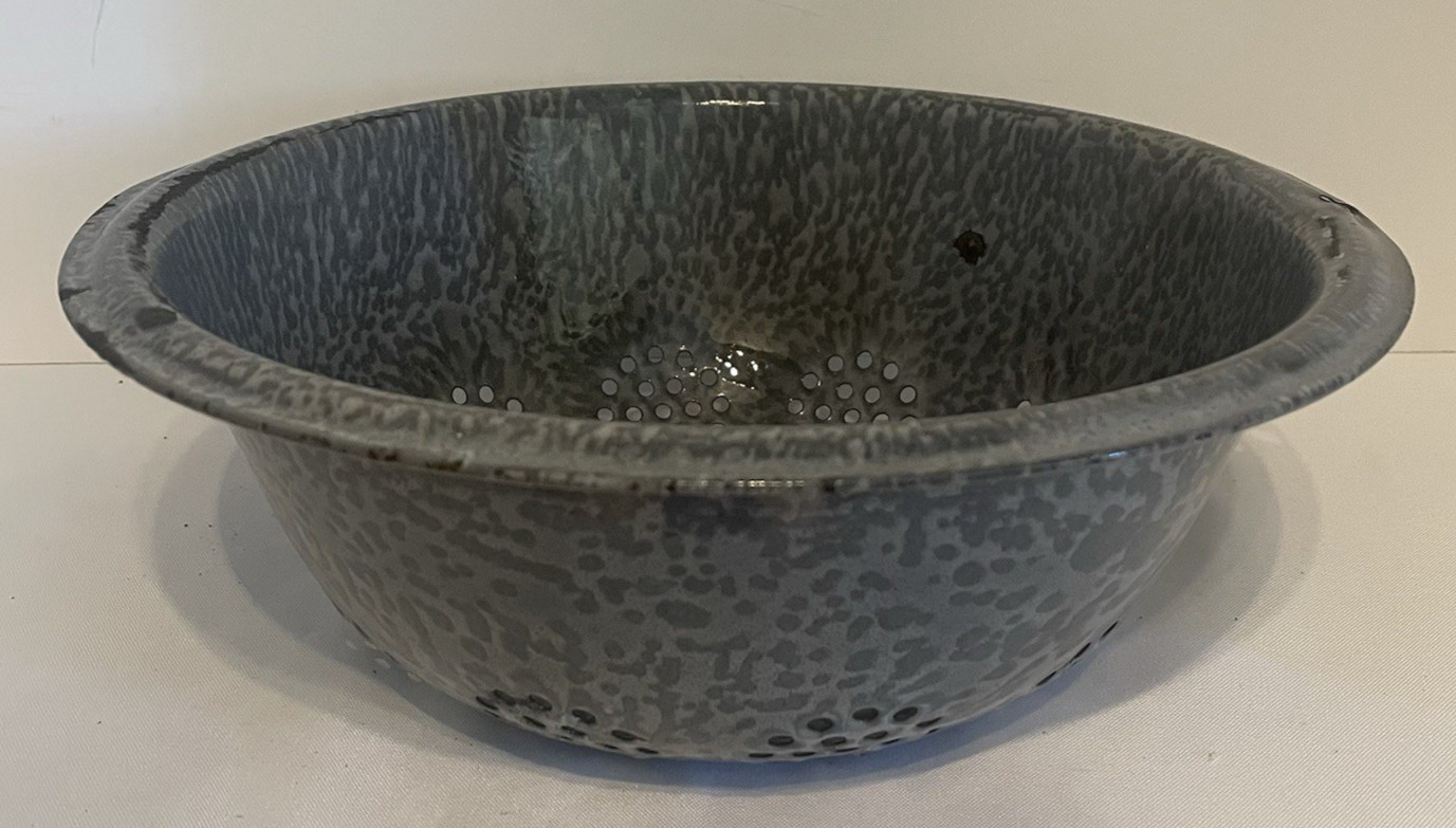 Vintage Enamelware Colander Gray 10.5″ in Diameter Graniteware Farmhouse Rustic
