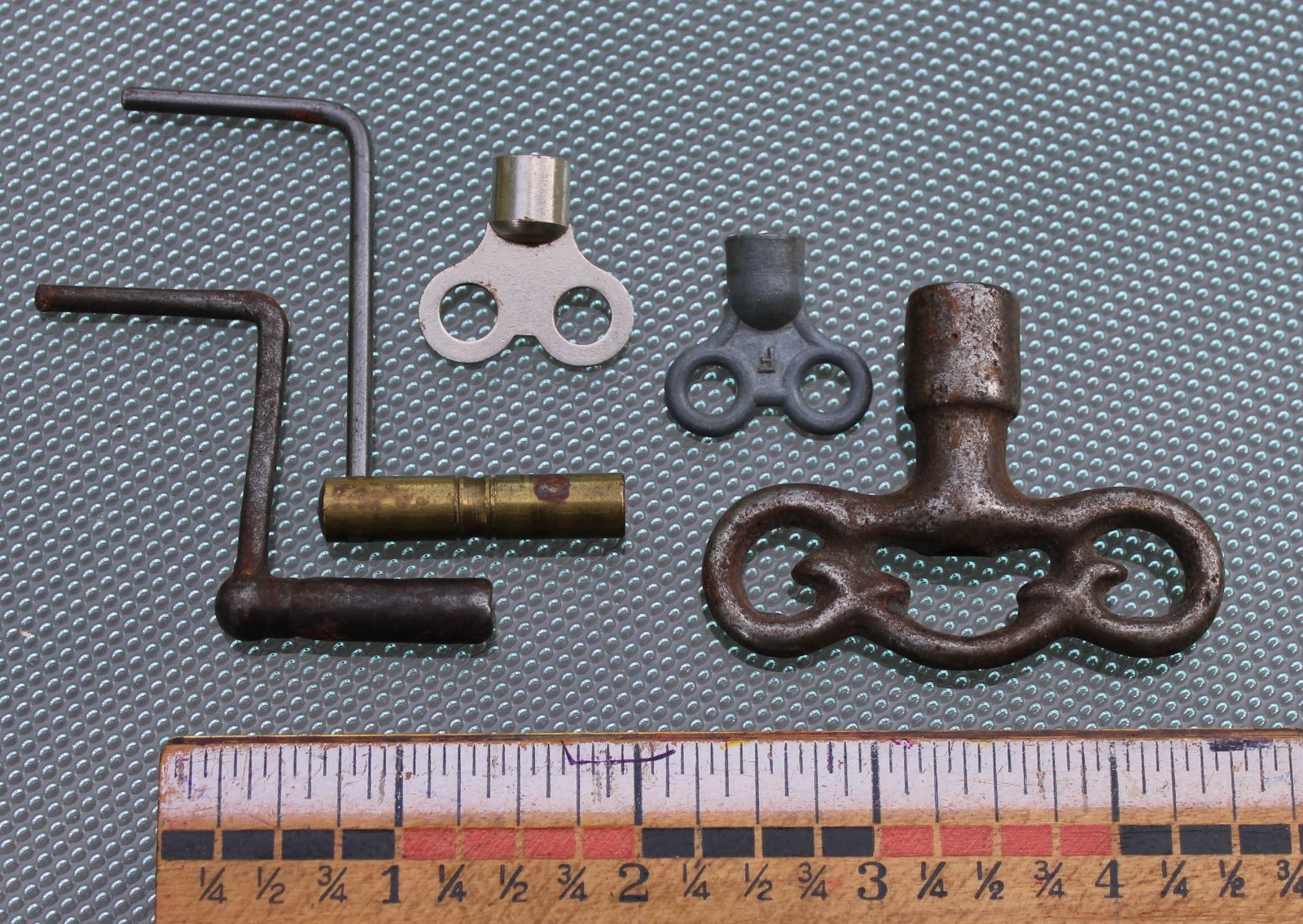 Lot of 5 Antique Clock Winders 2 Crank Type & 3 Keys Cast Iron & Brass