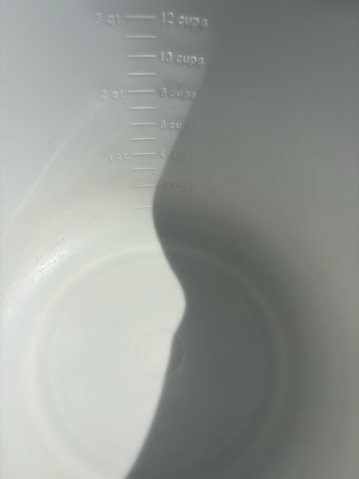 Vintage Rubbermaid 12 Cup WHITE Batter Mixing Bowl Spout Handle #2663