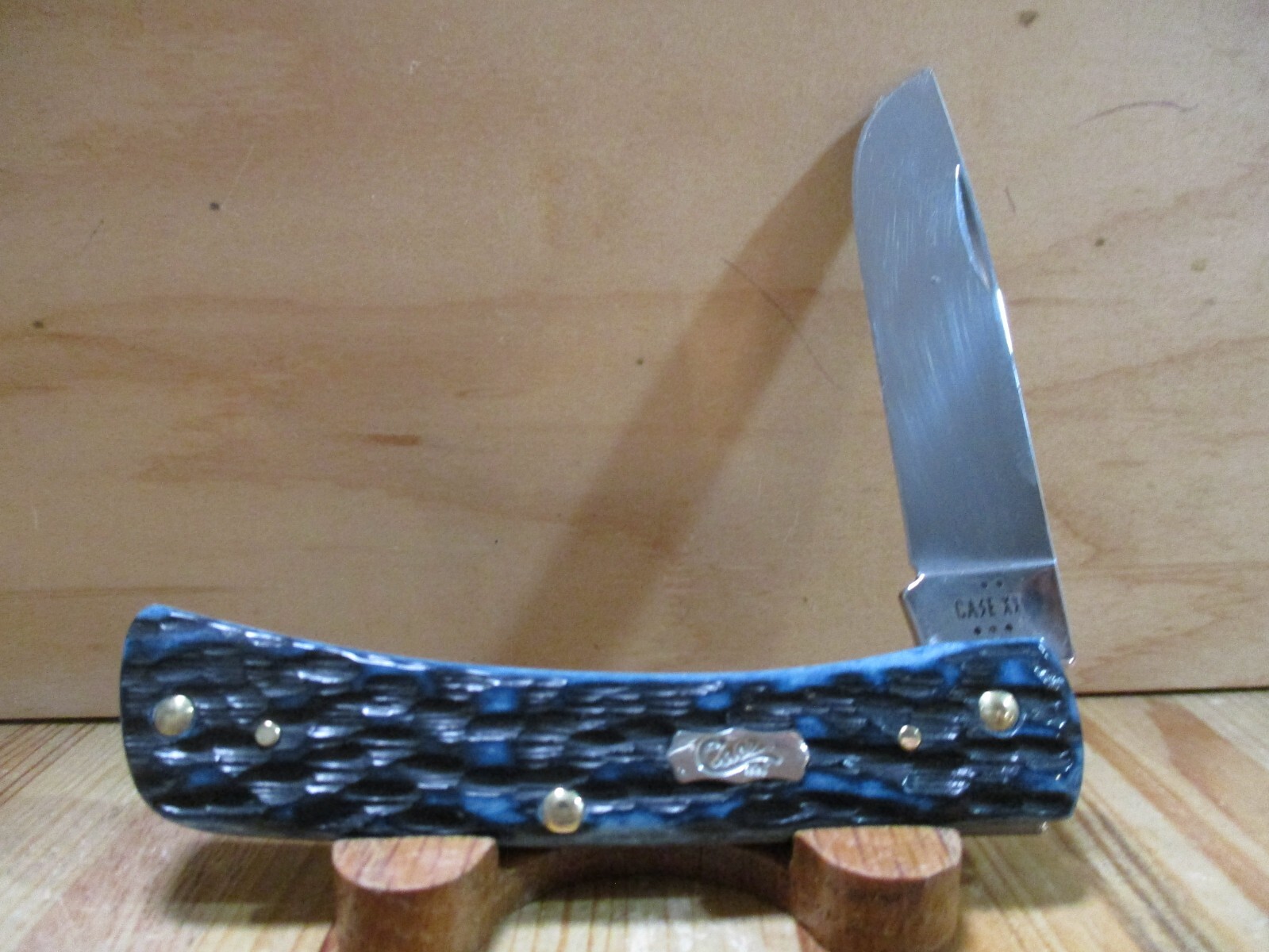 NIB Case Pocket Worn Mediterranean Blue Sod Buster Jr. 6137 Pocket Knife – 51854