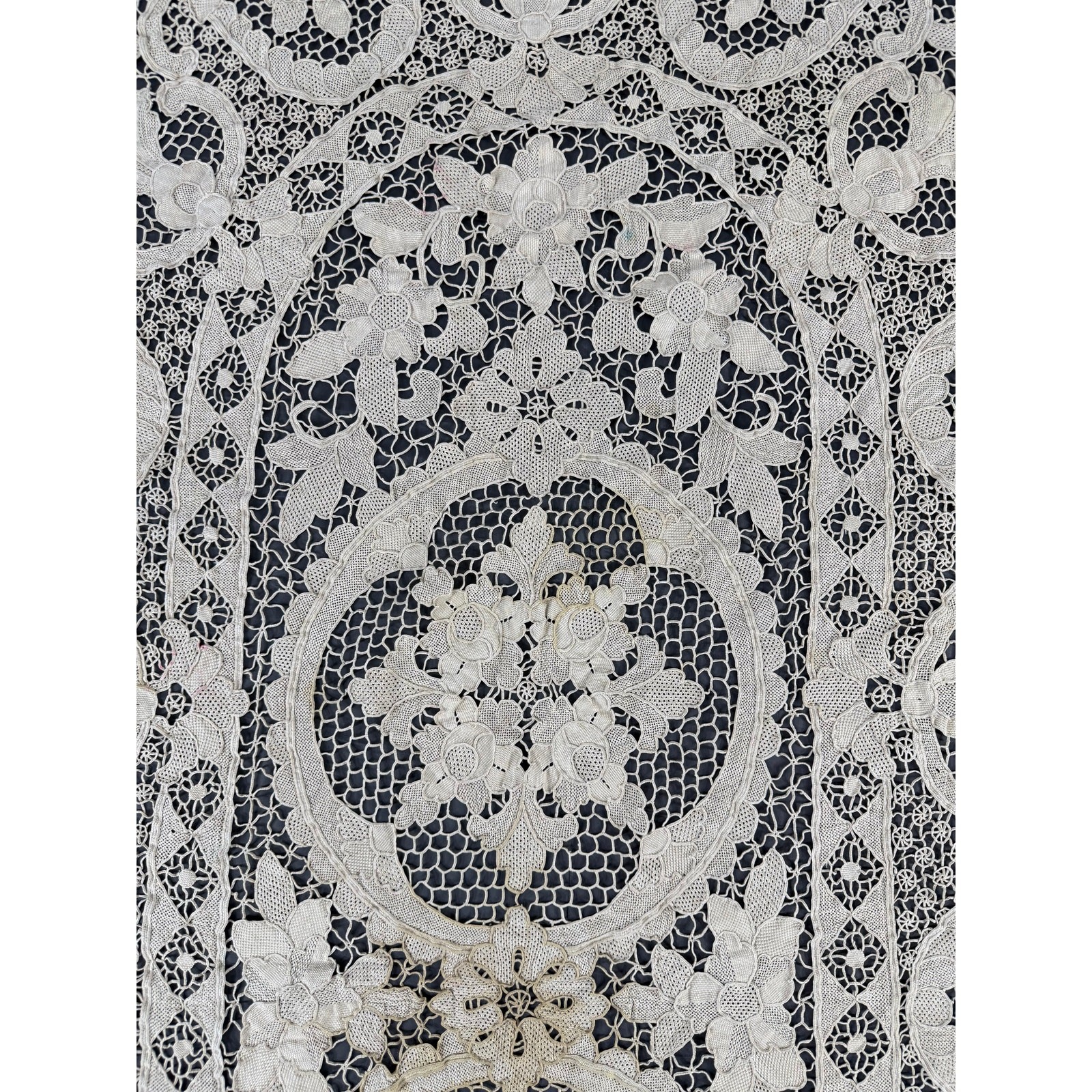 Vintage Italian Point De Venise Needle Lace Banquet Tablecloth 91x57inches