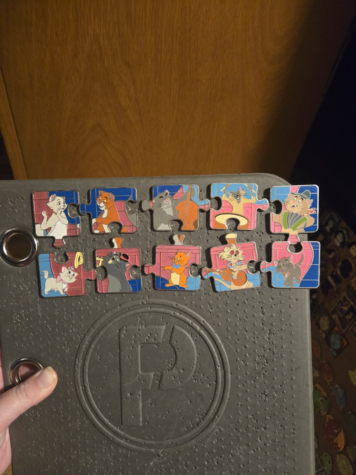 Disney The Aristocats Character Connection Puzzle Mystery Pin Set WITH Chasers