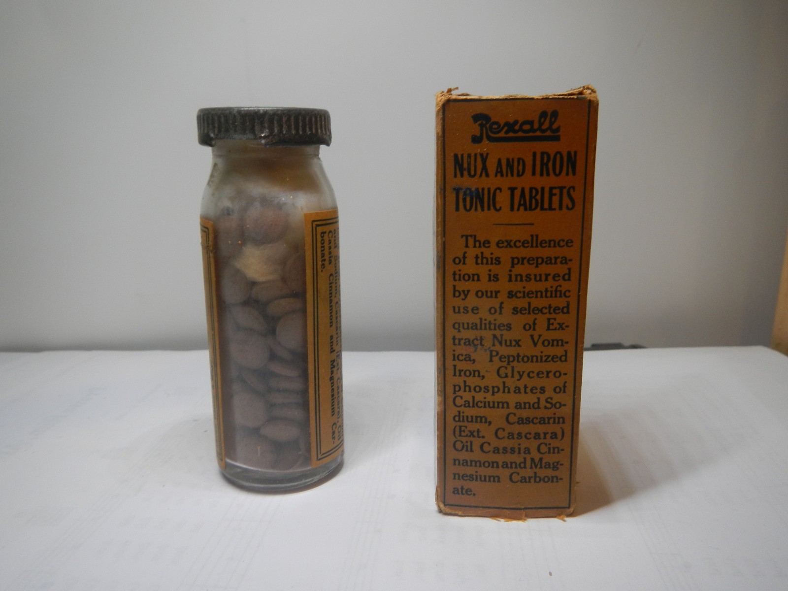 REXALL NUX AND IRON TONIC TABLETS ANTIQUE PILL BOTTLE FULL W BOX ADVERTISING