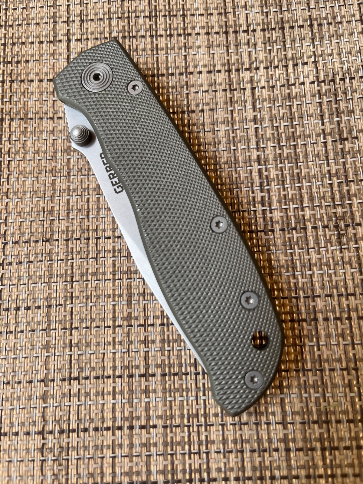 GERBER AIR RANGER PRE-OWNED- Carried but NOT used to cut-NEAR MINT CONDITION