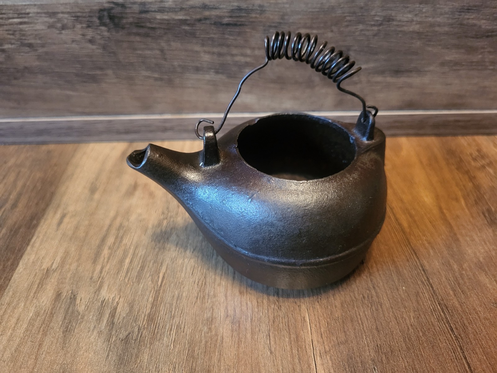 Vintage Cast Iron Steam/Tea Kettle W/ Wire Handle