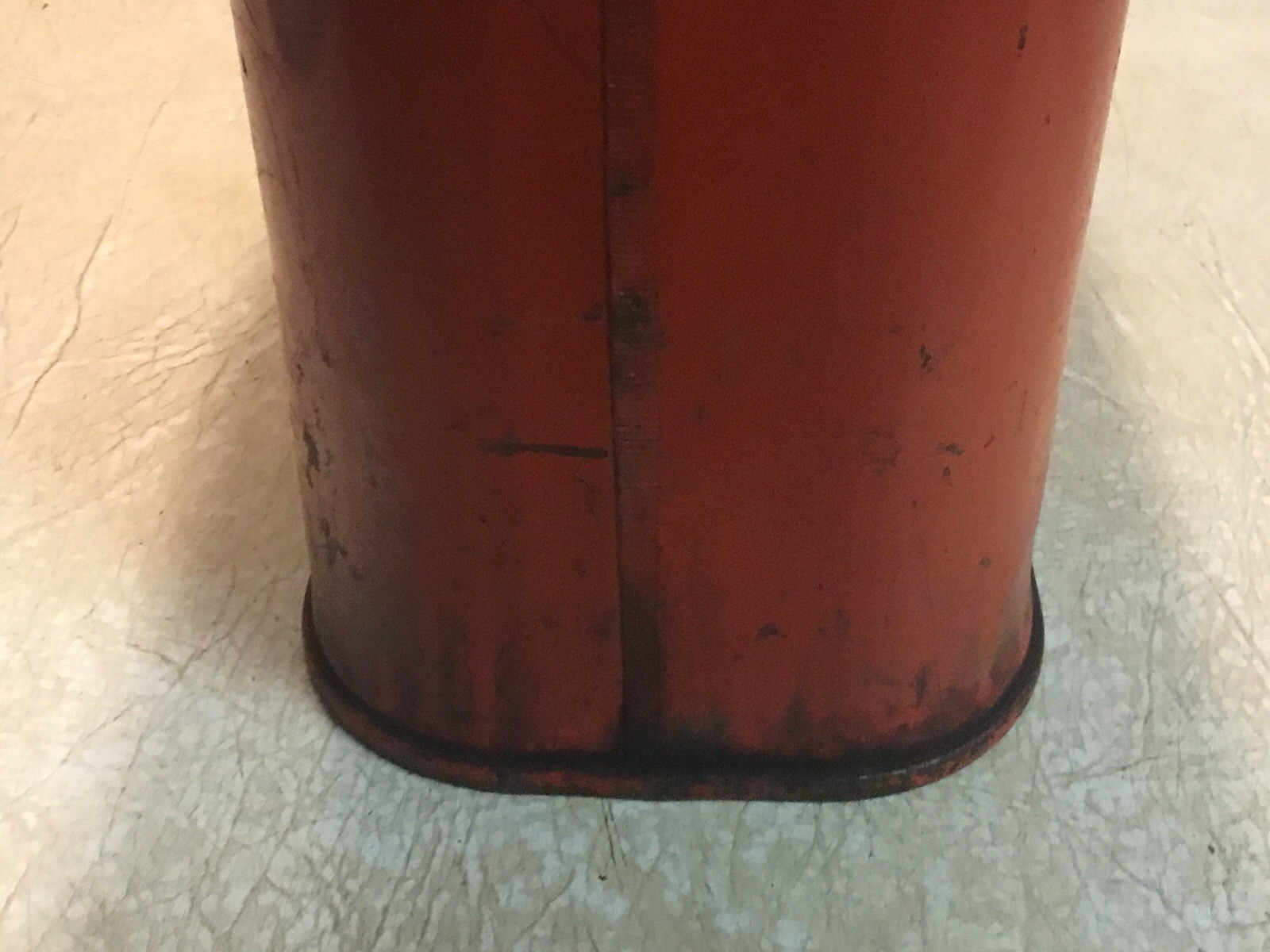 5 gallon red US Jerry Gas Can Screw cap