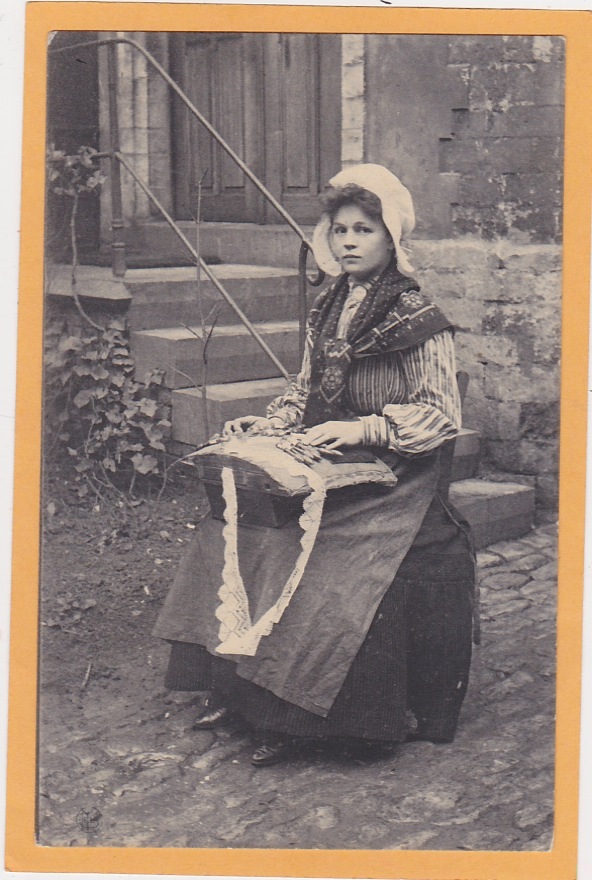 Belgian Postcard – Lacemaker Brussels Belgium