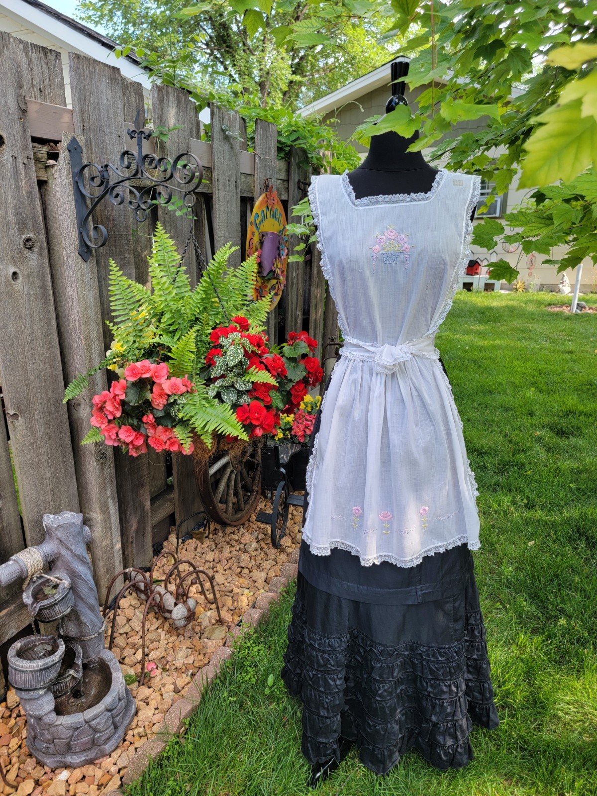 Vintage/ Antique Off-white Cotton Full Apron with Embroidery and Lace