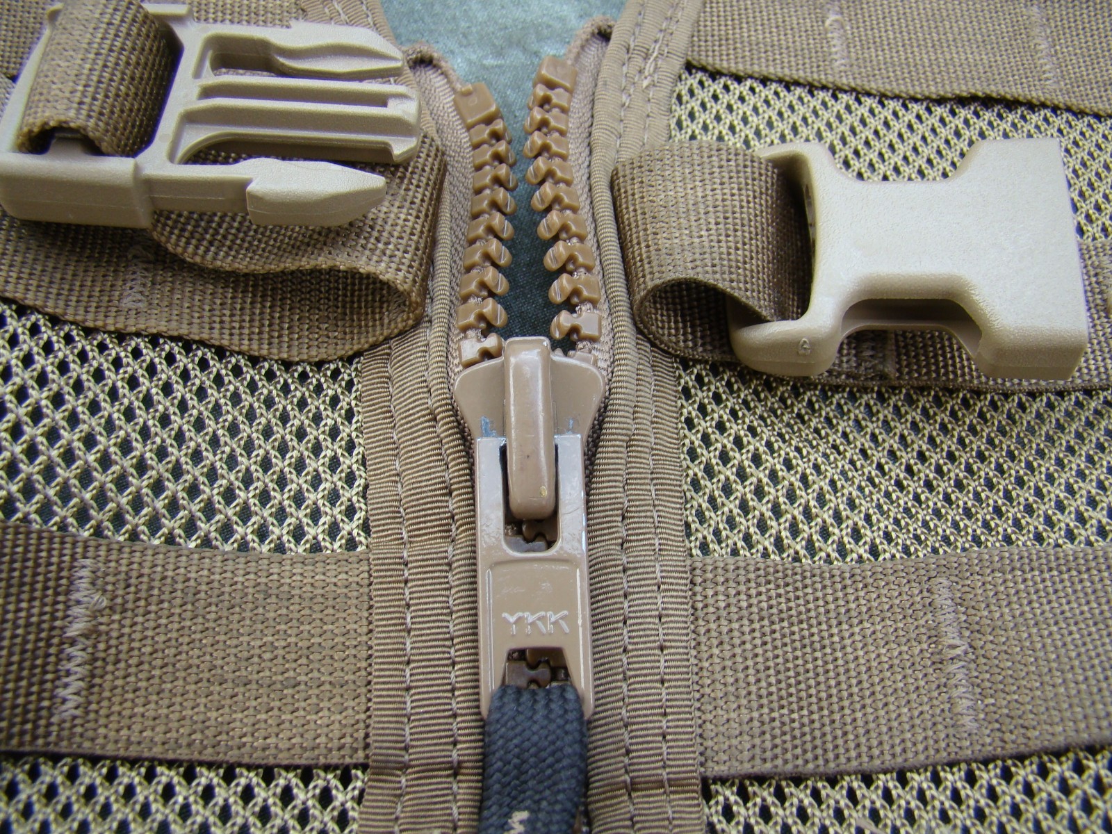 USMC US Army Molle II Fighting Load Carrier Coyote Brown – New in package