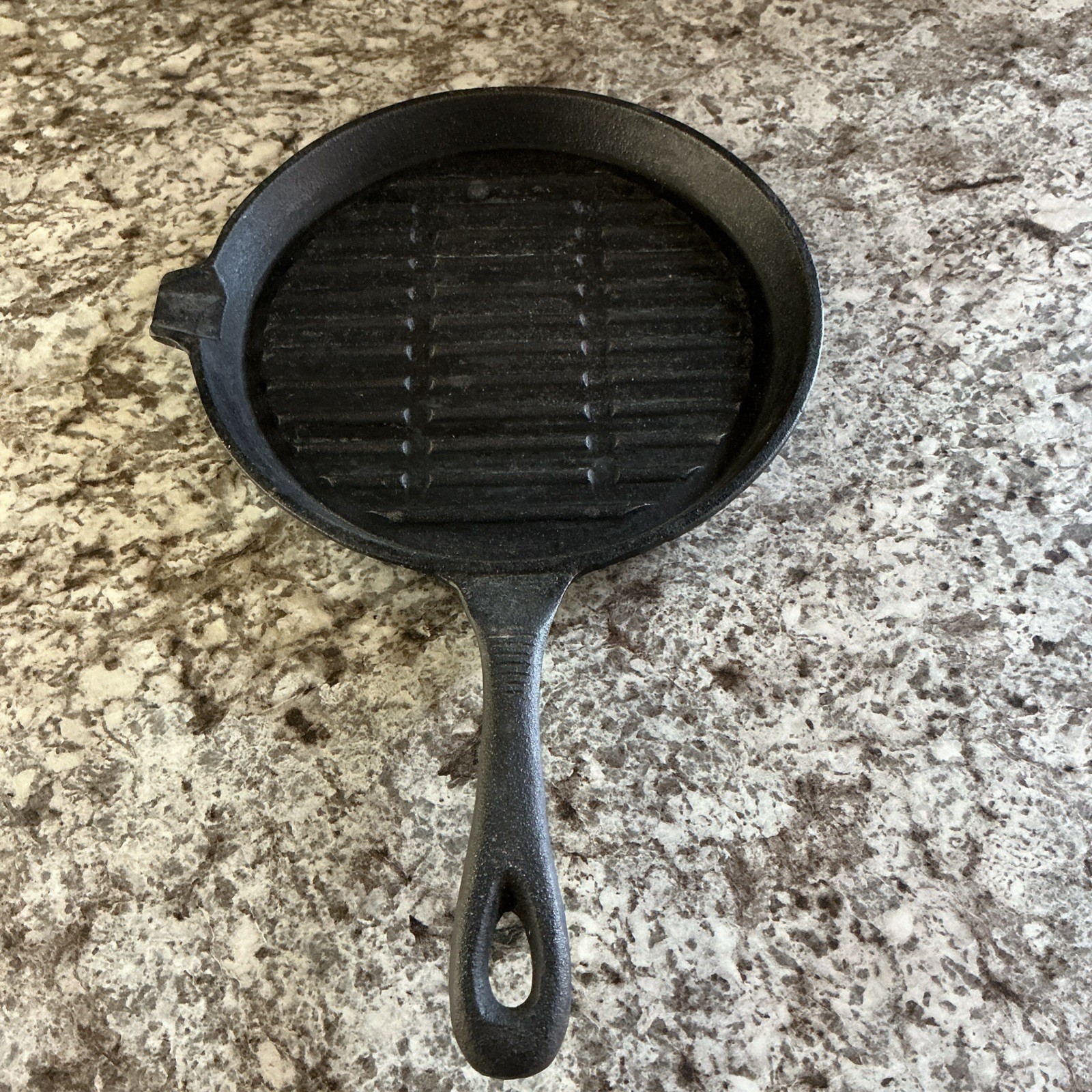 Vintage Cast Iron Skillet Griddle Grill Fryer Pan 9 Inch Cookware Kitchen