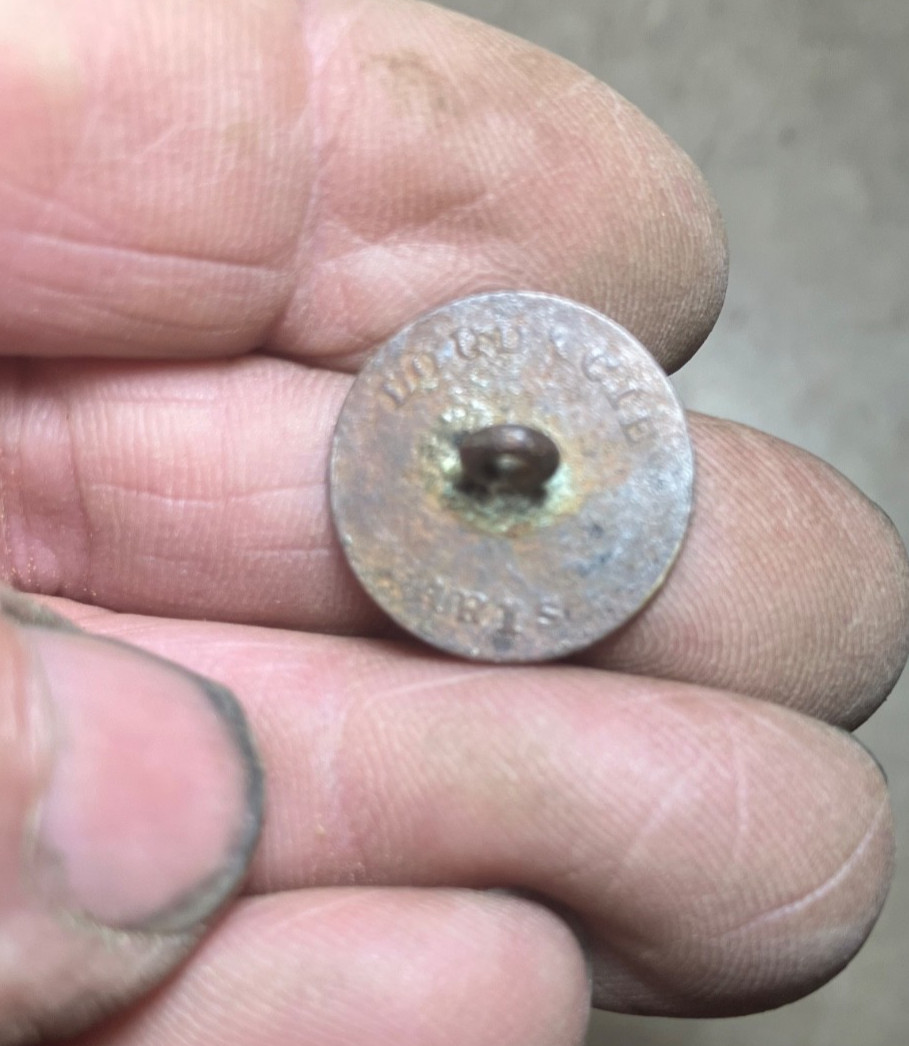 Fancy, early 1-piece bird button-Found Ft. Craig New Mexico in the 1960’s