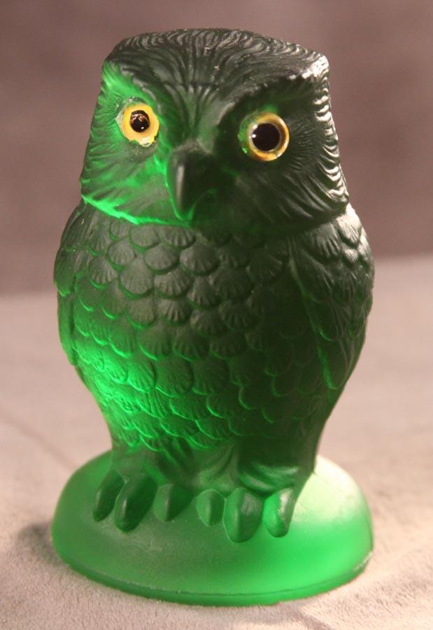 VINTAGE Summit Art Glass OWL Green Satin Hand Pressed 4″ Figurine Paperweight