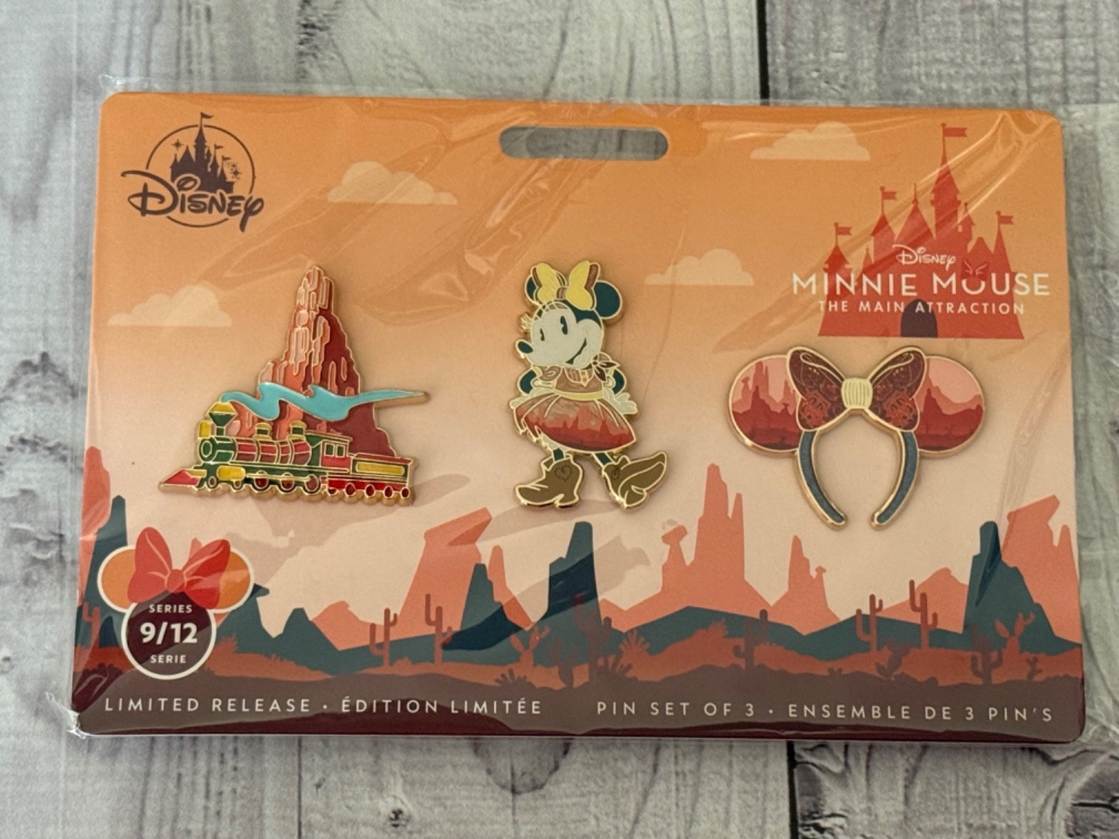 Minnie Mouse The Main Attraction 9/12 Big Thunder Railroad Pin Set NEW