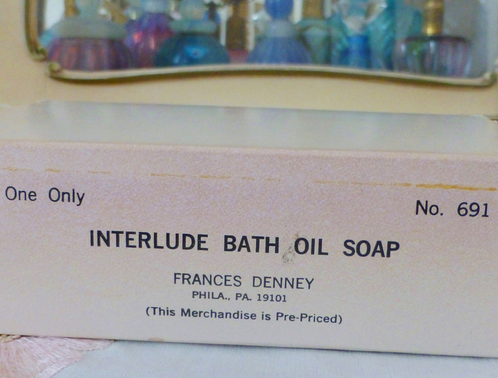 VTG 1960s Frances Denney INTERLUDE Perfumed Bath Oil Soap 2-Pc Set 4 Oz Each