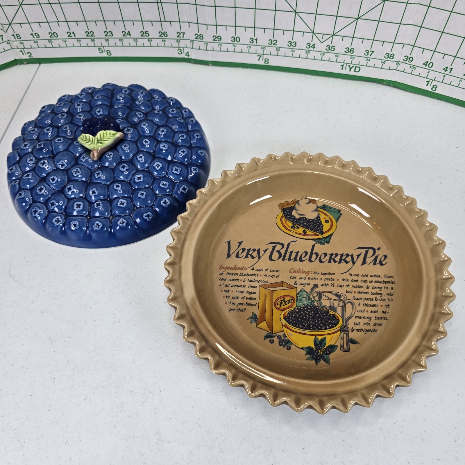 Blueberry Pie Recipe Pan Dish Keeper w/ Lid Scalloped Edge Universal Trumps VTG