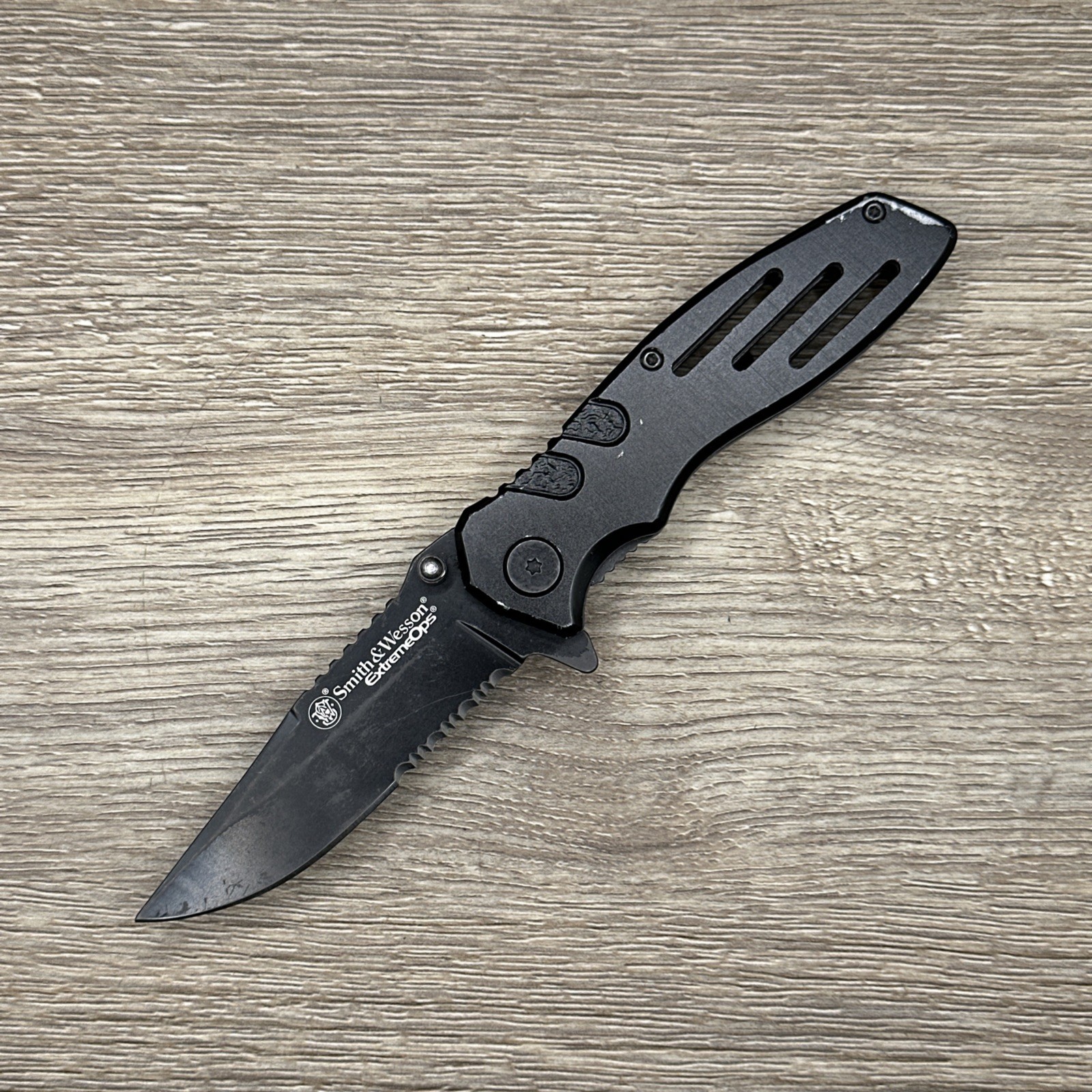 Smith & Wesson Extreme Ops SWA24S Folding Pocket Knife Serrated Blade