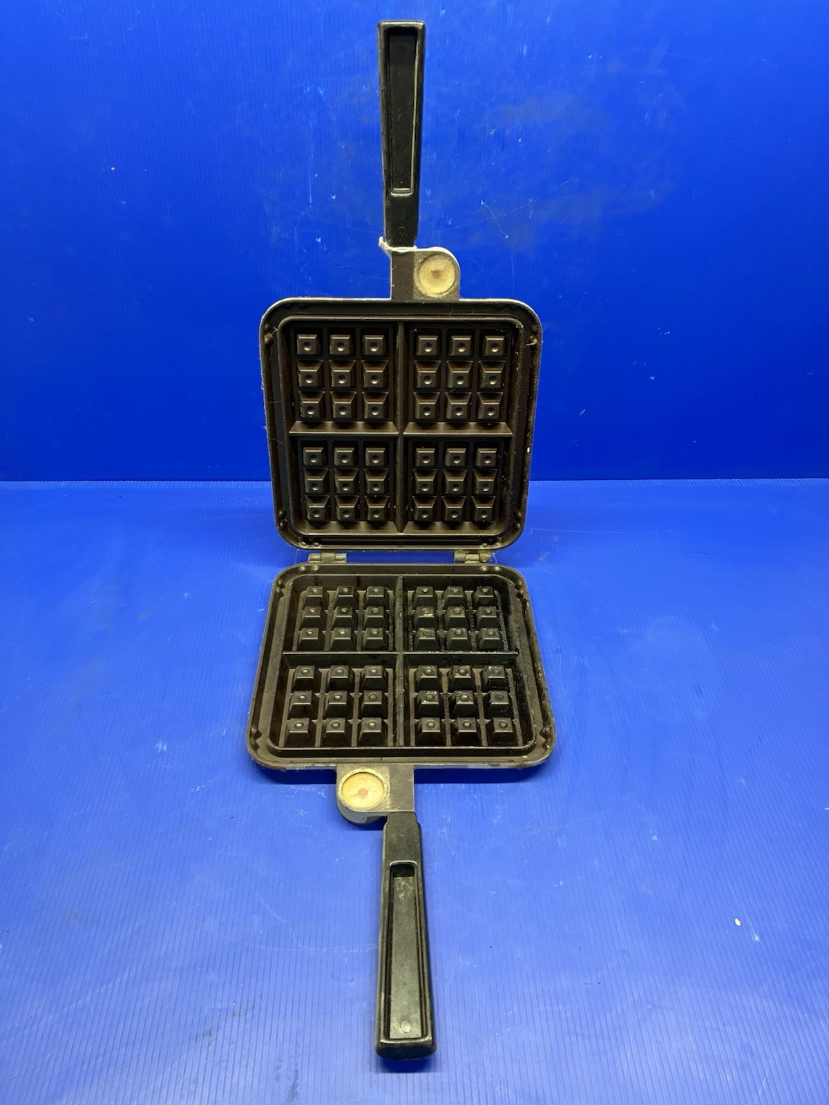 Vintage Nordic Ware #15000 Belgian Waffle Iron Cast Aluminum Stove Top Camping