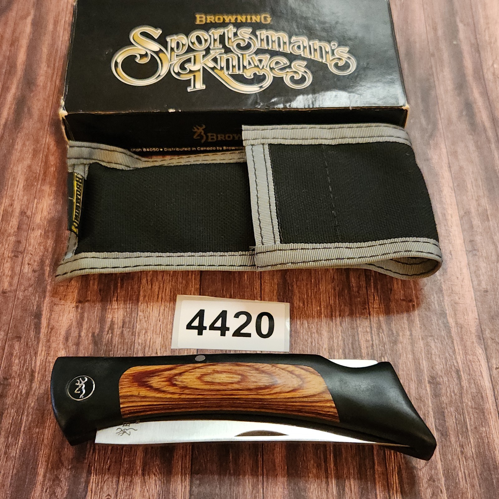 Browning Featherweight Lockback Model 810 5″ Closed Knife Made In Japan W/Sheath