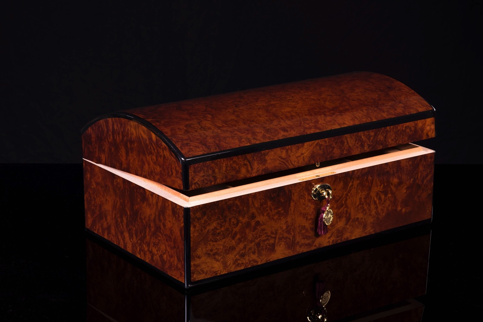 Daniel Marshall Treasure Chest Humidor in Precious Burl Wood Rated No. 1