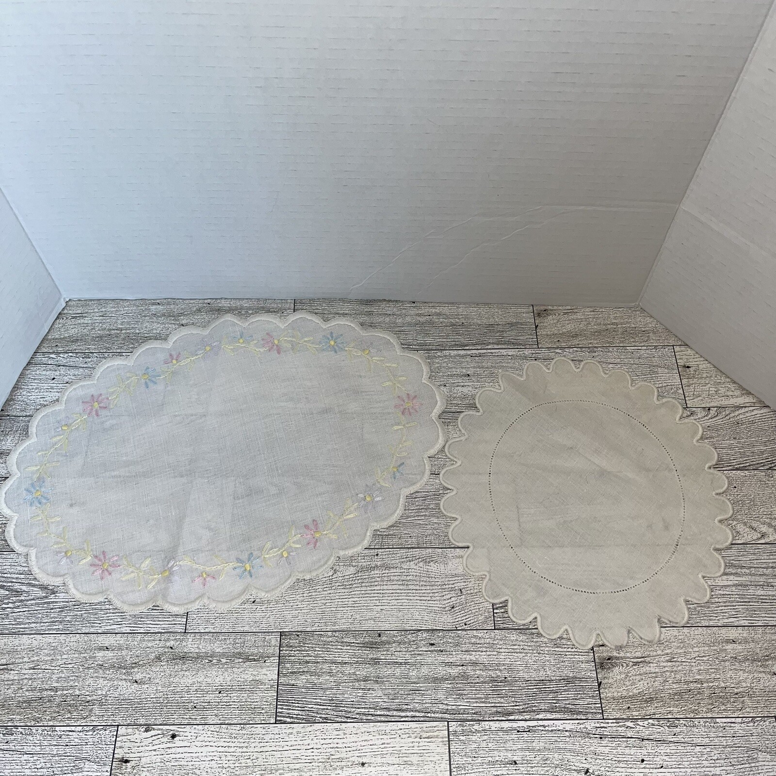 Lot VTG Hand Embroidered Oval Doily Table Runner Crochet Edge Flower Motif Star