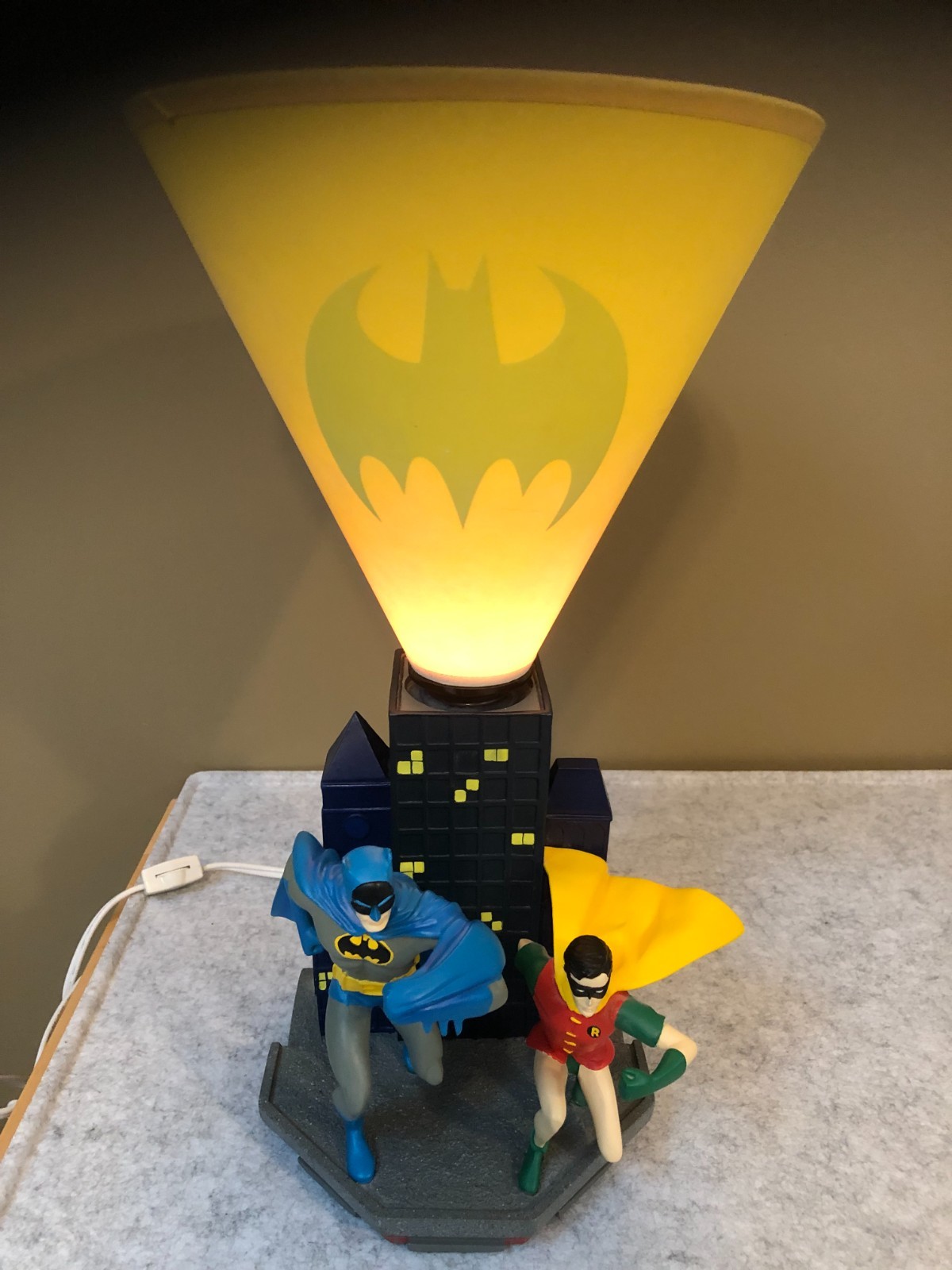 Vtg. 1999 Batman & Robin 16″ Lamp Warner Bros Studio Store Exclusive DC Comics