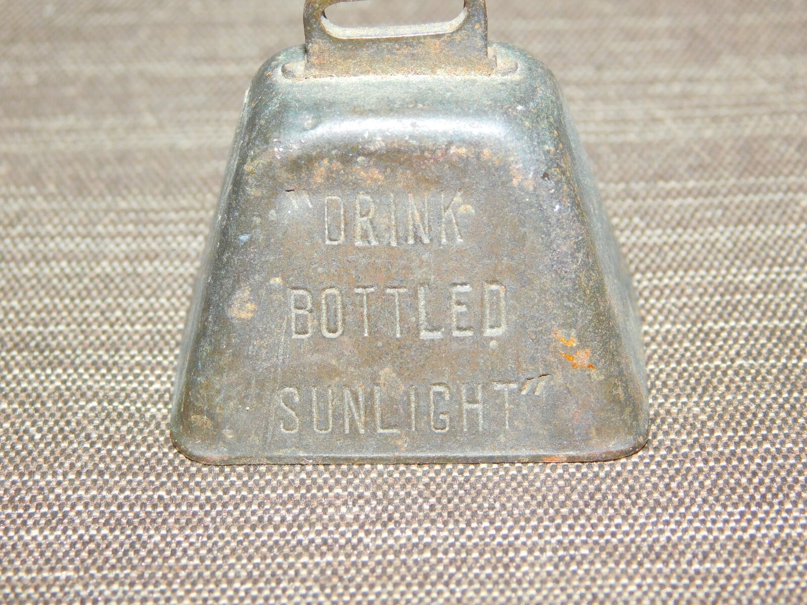 VINTAGE MILK 1 1/4″ HIGH RING FOR JERSEYS DRINK BOTTLED SUNLIGHT MINI COW BELL
