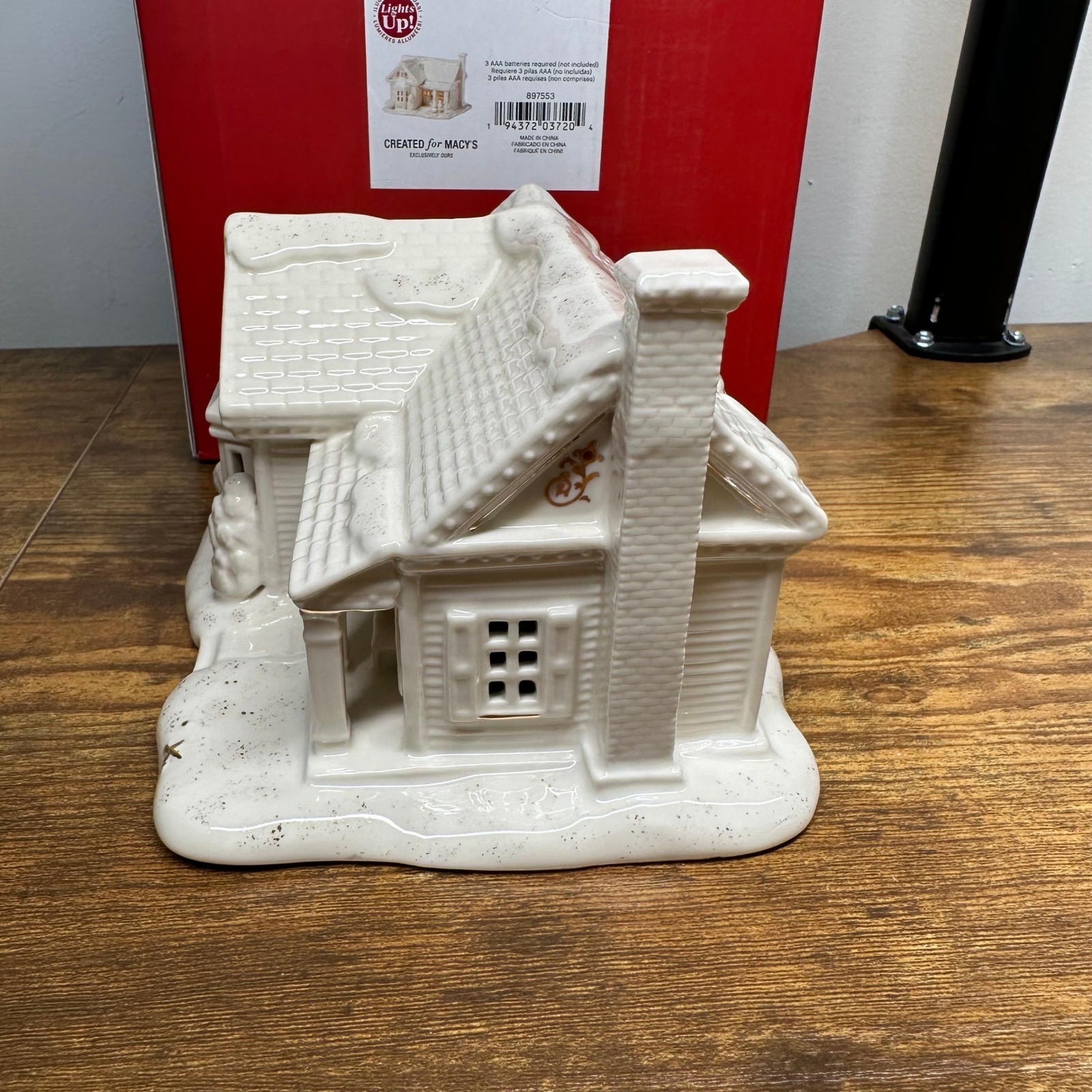 Lenox Mistletoe Park Starter Set Lit Figurine Ivory Gold Porcelain House 897553