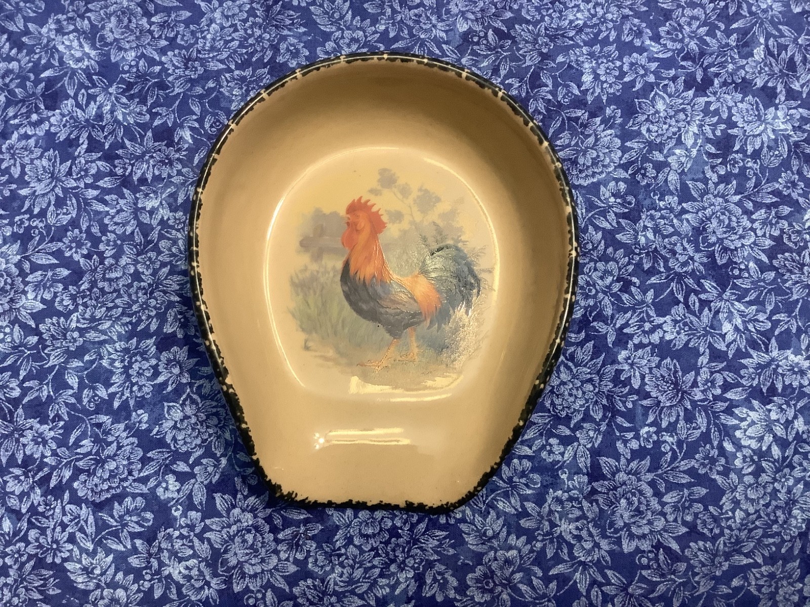 VTG Home and Garden Party Ltd “Rooster” Stoneware Pottery – Spoon Rest Dec. 2001