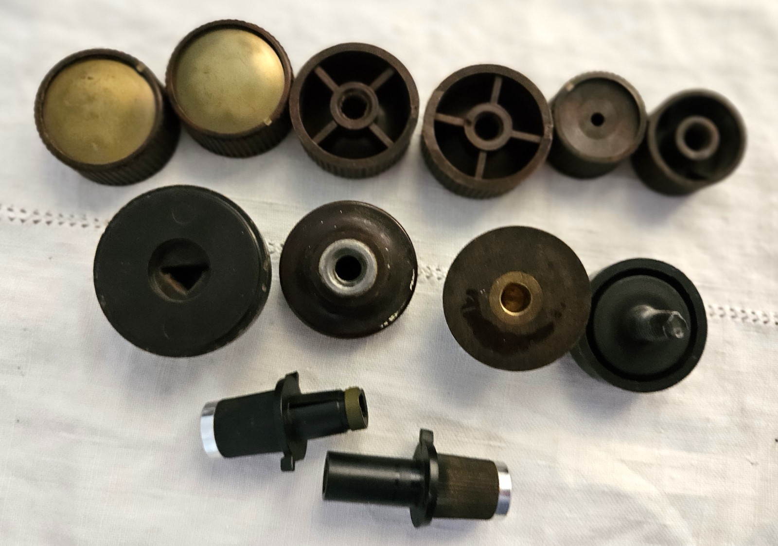 11 Vintage BROWN BAKELITE Control KNOBS On/Off Assorted sizes patterns