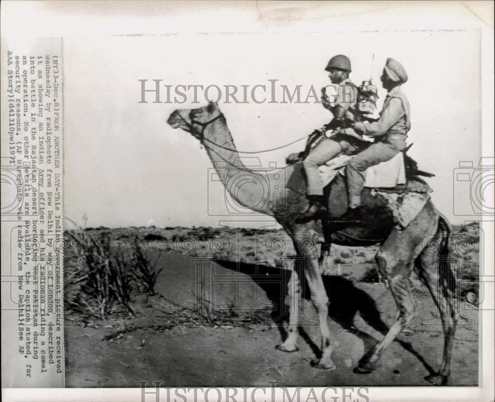 1971 Press Photo Indian Army officers on camel in Rajastan, West Pakistan